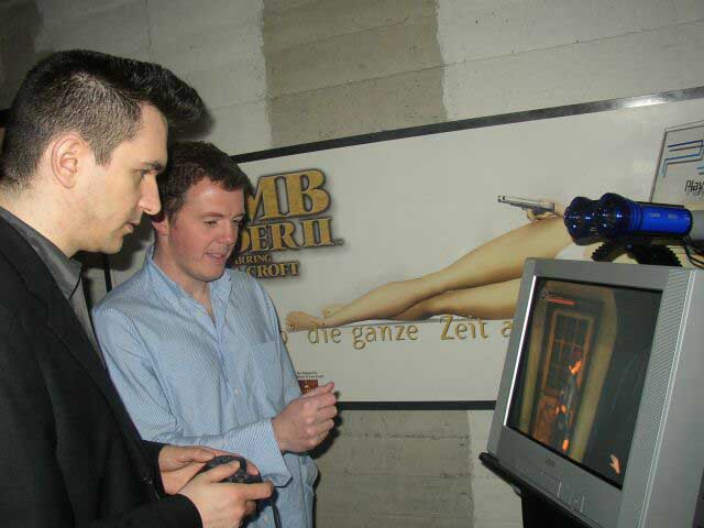 10 - AndrewThompsonAndGoranAgarPlayingAOD.jpg 51.2K